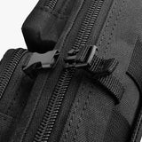 Gros plan zips double sens et boucle latérale sur tissu 600D – finition robuste