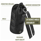 Détails des attaches MOLLE renforcées et mousqueton sur étui tactique