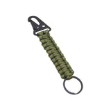 Gros plan isolé d'un porte-clé en paracorde Vert OD tressée en maille.