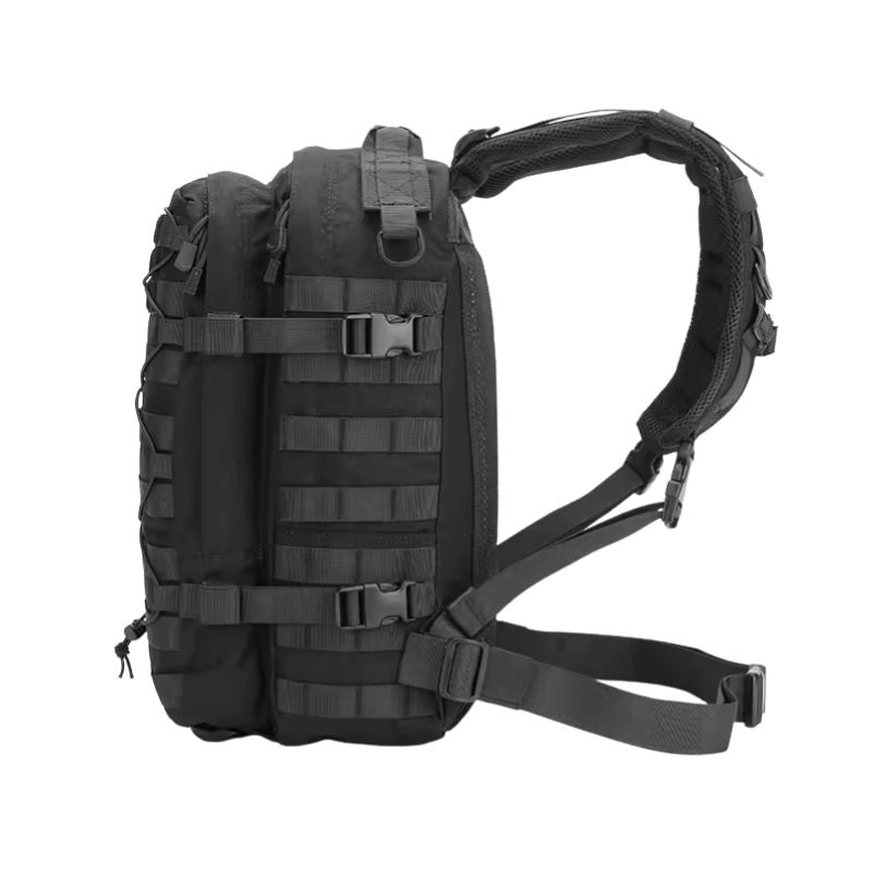 Vue latérale du sac militaire noir montrant les sangles MOLLE et les boucles de serrage réglables