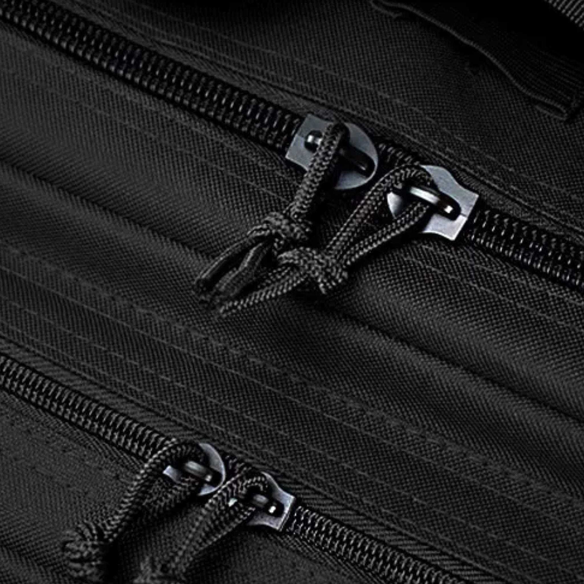 Sac à dos militaire noir avec zip premium.