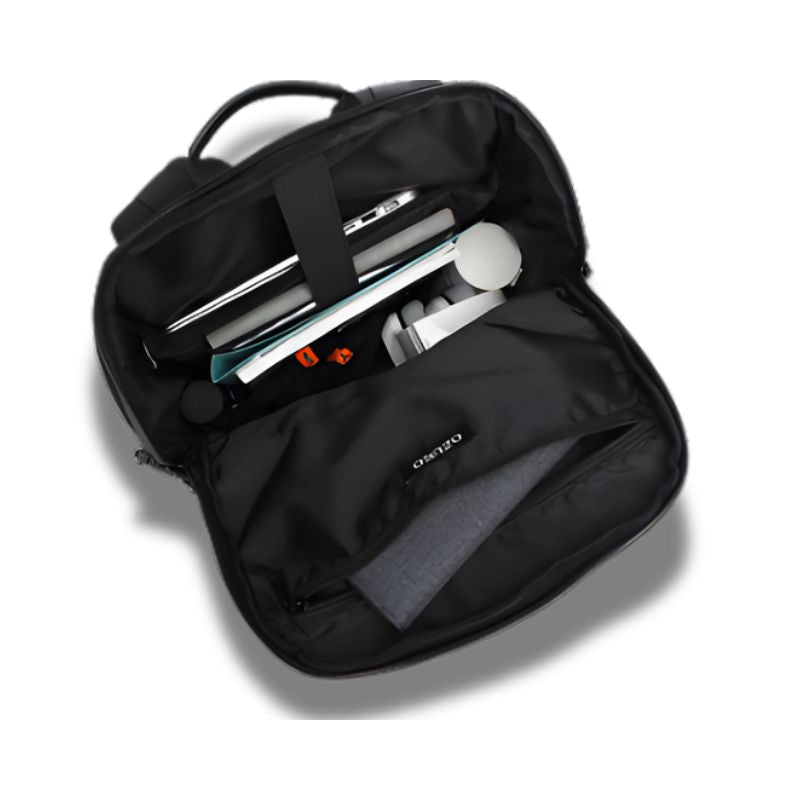 Intérieur du sac militaire noir avec rangements multiples pour équipement, documents et accessoires tactiques