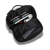 Intérieur du sac militaire noir avec rangements multiples pour équipement, documents et accessoires tactiques