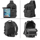 Sacoche militaire noire avec des compartiments internes et externes, dont un compartiment interne pouvant accueillir une tablette de dix pouces.