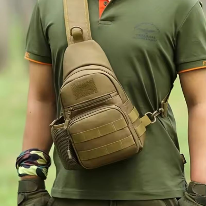 Sacoche militaire modèle tan en action