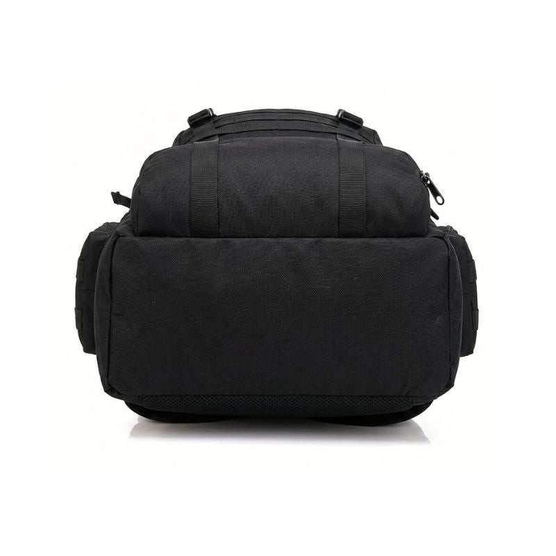 Vue de dessous de la base renforcée du sac de voyage militaire.