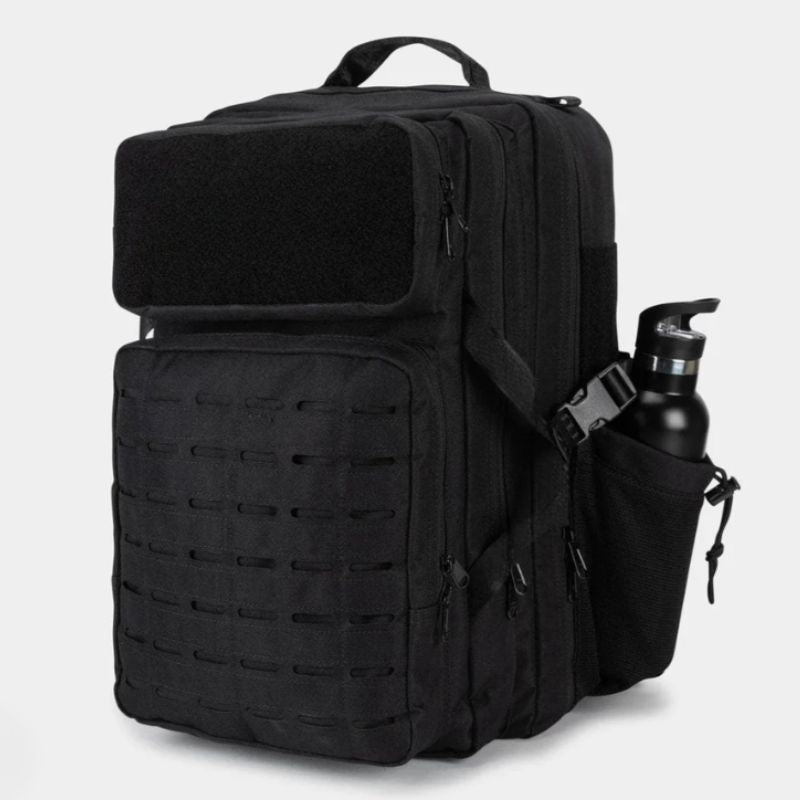 Vue latérale droite du sac tactique sport 45L avec filet pour gourde et sangles de compression réglables.