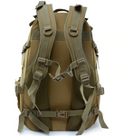 Sac à dos militaire avec sangles de maintien thoracique et ventrale.